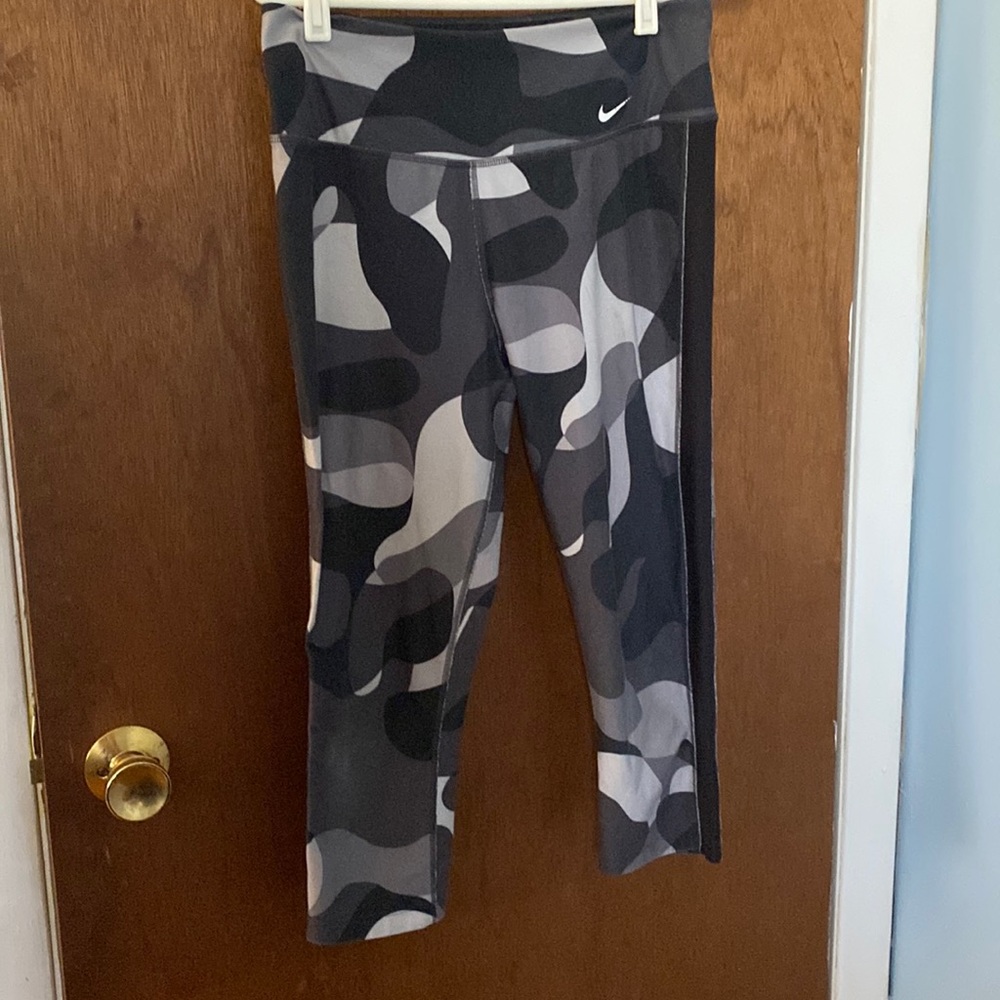 Nike Dri-wick crop leggings, black and gray